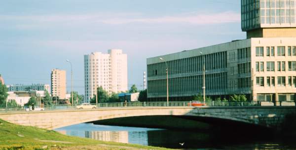 Комаровский мост через реку Большую Охту.